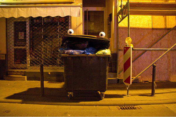 cordisre:  Googly-Eyed Street Art 
