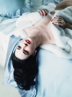 lesfemmefatale:  Dita Von Teese 