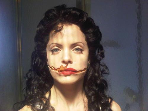 tate-horrorstory:  myamericanhorrorstory:  Now that my Ep on American Horror Story FX has aired, I can post some of the pics I’ve been wanting to share with you all! —source —Mena Suvari also has tumblr so check it out if you want!   