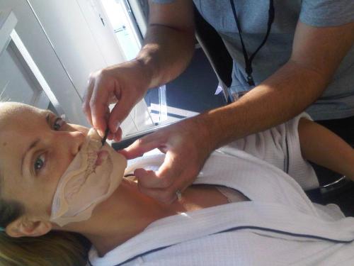 tate-horrorstory:  myamericanhorrorstory:  Now that my Ep on American Horror Story FX has aired, I can post some of the pics I’ve been wanting to share with you all! —source —Mena Suvari also has tumblr so check it out if you want!   