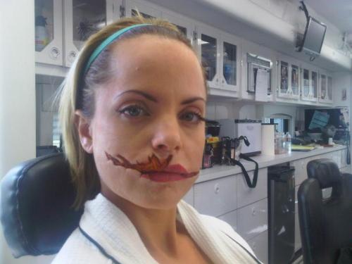 tate-horrorstory:  myamericanhorrorstory:  Now that my Ep on American Horror Story FX has aired, I can post some of the pics I’ve been wanting to share with you all! —source —Mena Suvari also has tumblr so check it out if you want!   