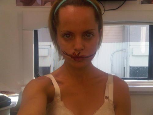tate-horrorstory:  myamericanhorrorstory:  Now that my Ep on American Horror Story FX has aired, I can post some of the pics I’ve been wanting to share with you all! —source —Mena Suvari also has tumblr so check it out if you want!   