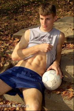 freshie:  Footy boys turn me on more than is probably safe for them… 