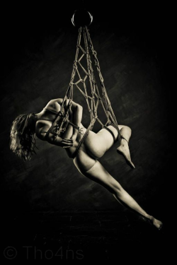 danailyareese:  Copyright Tho4ns  Photography and rigging by Tho4ns Edmonton Alberta Please respect all involved! 