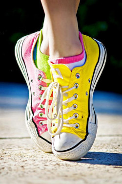 wellaccordingtome:  Girls in converse = sexy.