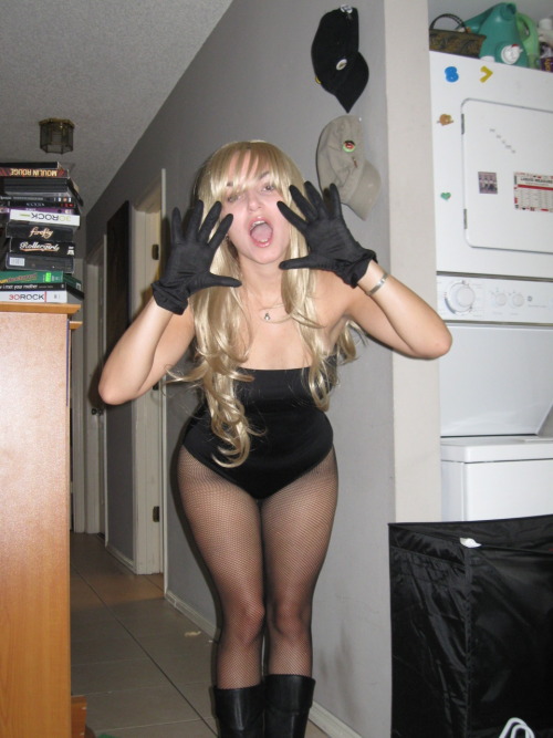 costumesrock:  Canary Scream!
