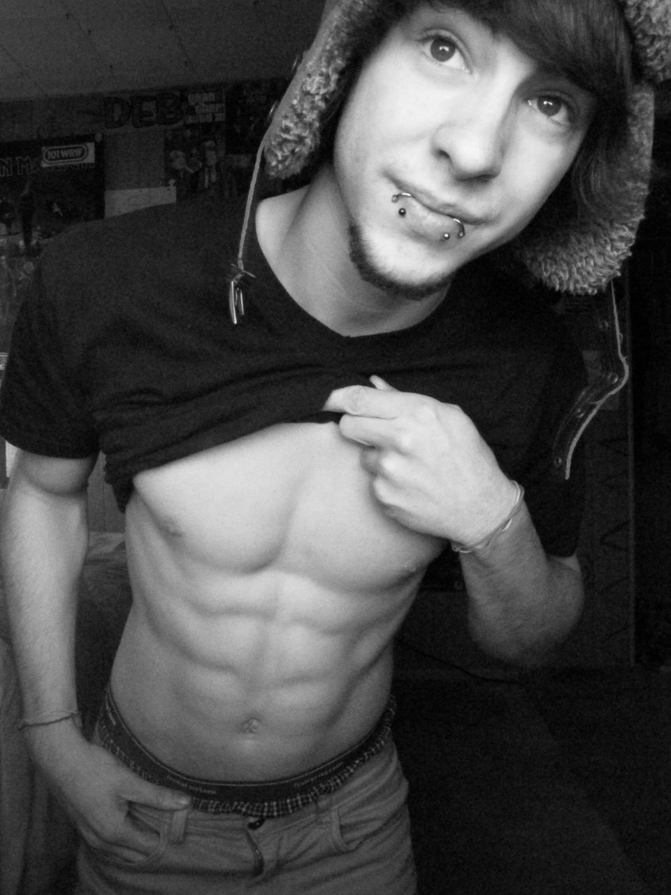 tippin-onmydick420:  Lets get 1000 notes, okay? :D 