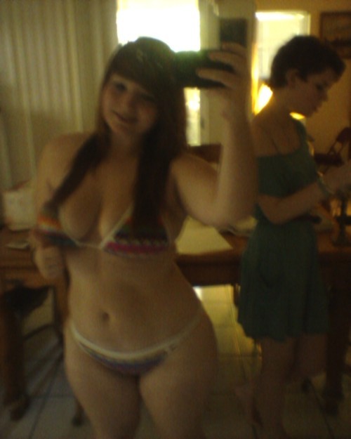 jigglywhitegirls:  cocainegang:  nomnomchubby: ZOMG Is this this thick enough   