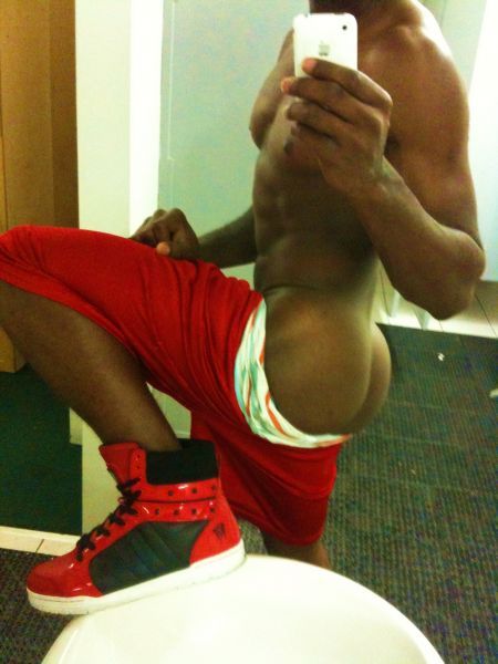 poppasplayground:  @guyswithiPhones + #Black Thug moon = #MandingoMondays