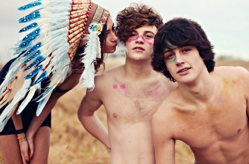 patr0nize:  head dress o:  