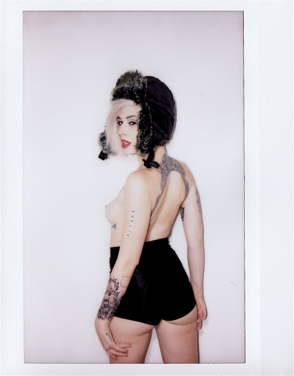 walnutwax:  ALYSHA NETT BY WALNUTWAX  http://alysha.tumblr.com/ 