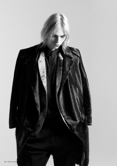 crazyniba:▩ Andrej Pejic ▩▩ Photographer: Justin WuStyling: Sophie RuthensteinerFIASCO HOMME Magazin