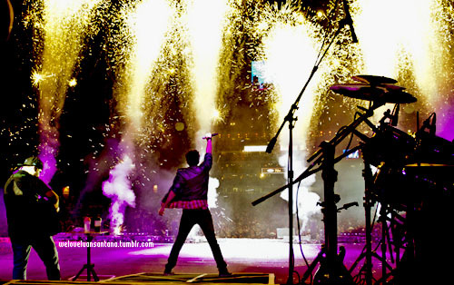 weloveluansantana:  “Às 00:00 do dia 01/01/2012 sabe qual vai ser o meu pedido? Ter o seu abraço. Assim como desejo todas as noites, todos os anos.” (weloveluansantana) 