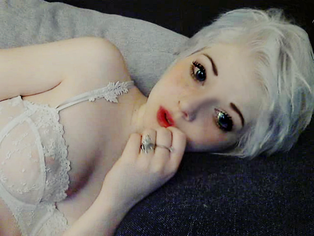 stifflerssister:  ily bby but i can see your nip xxxxxxxx 