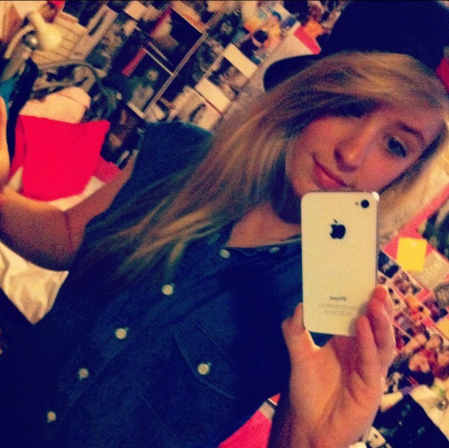 lesbianswholooklikeumlesbians:  Hey I’m Rhian, from Sydney. I love meeting new