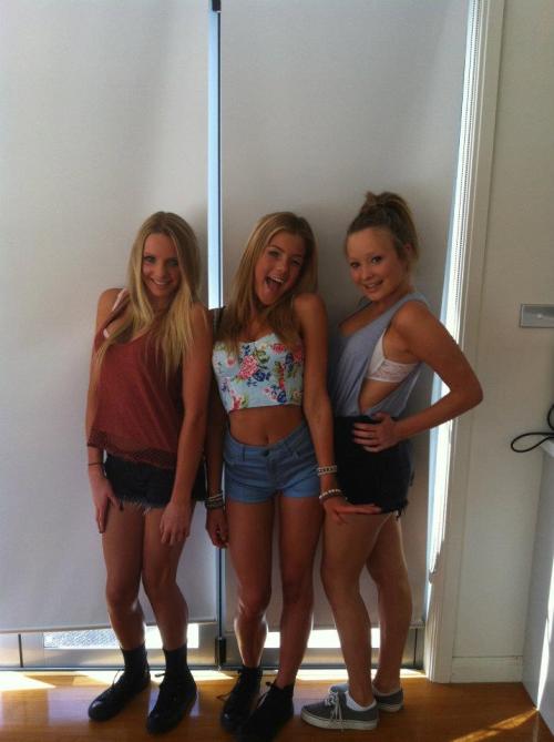 toxxic-whore:  nudes on my blog just click “HERE” and go to my nudes tab. MUST be 18+ &a