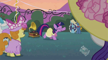 toriningendesertparty:  generalgirlscout:  noinkplease:  swaetshrit:  sofasandquills:  Twilight is the best dancer, god this part was so cute.  <333333333333333333333333333333333333333333333  This is why Twilight is best pony. This episode made so