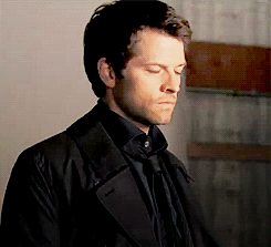 miriko96:  watchtheskytonight:  casscruffybeard:  This is so arousing.  IS THAT A BLACK TRENCH COAT MY EYES SEE  PLEASE LET CAS WEAR IT IN THE 9TH SEASON