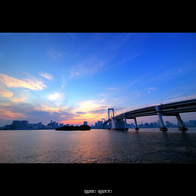 316/2011: View of Rainbow Bridge from Daiba Park on Flickr.