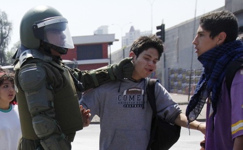 banomixto:  A student is punched in the face by a police officer in Chile. Students in Chile are demanding a new framework for education. The 45 Most Powerful Images Of 2011 
