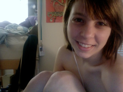 jedi-mistress:  Naked video games and homework time since my roommate has work for another 2 hours :