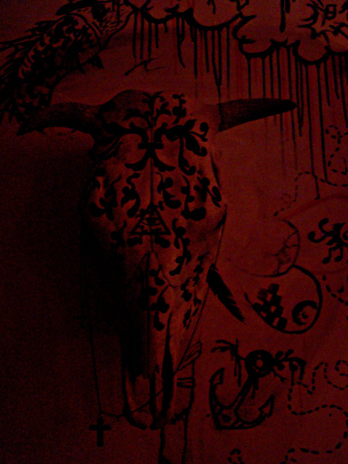 canishootyou:  ART IN THE COW SKULL by http://www.facebook.com/alexandre.c.bremem 