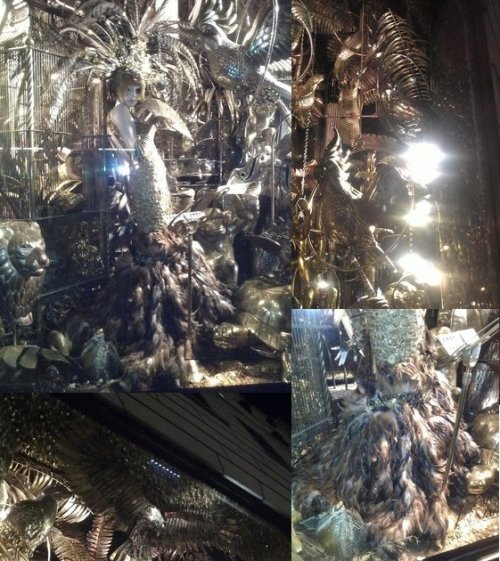 This is my fave window within Bergdorf Goodman’s Holiday windows. I love this gold decadent lo