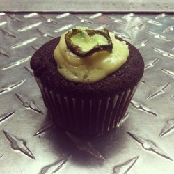 &ldquo;what kind of cupcakes do you have?&rdquo; &ldquo;Chocolate, red velvet, blue velvet, vanilla, and jalapeño.&rdquo; &ldquo;jalapeño? What? That&rsquo;s ridiculous!&hellip; I&rsquo;ll take one. &rdquo; (Taken with instagram)