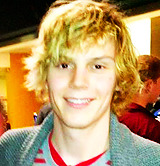 robertopattinson-blog:  9 favorite pics of Evan Peters 