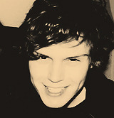 robertopattinson-blog:  9 favorite pics of Evan Peters 