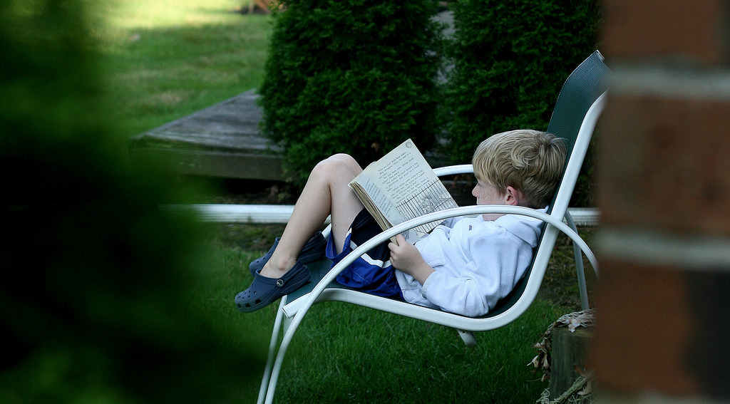 fromthechaos:  I don’t care if you’re reading a book or reading a nook,Read to