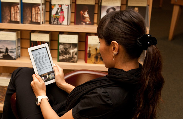 fromthechaos:  I don’t care if you’re reading a book or reading a nook,Read to