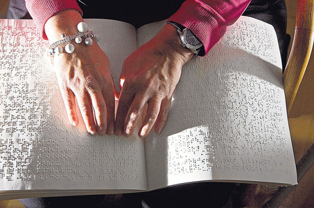 fromthechaos:  I don’t care if you’re reading a book or reading a nook,Read to