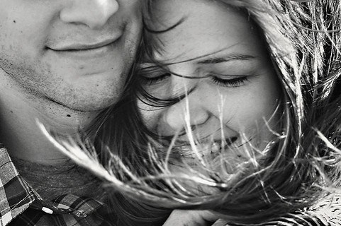 loversandlies:  E fazer do teu sorriso, um abrigo.   Los Hermanos   
