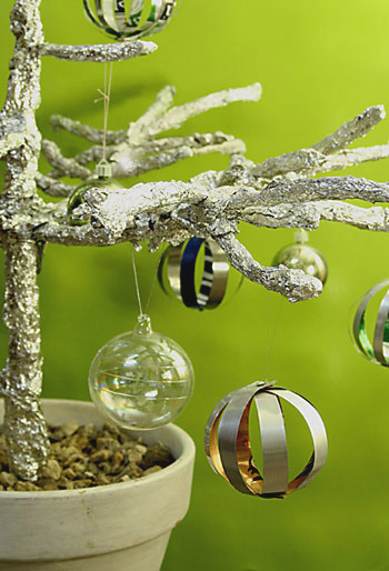 annaharo:
“DIY Aluminum Can Ornaments
”