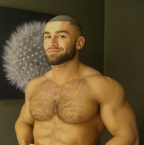 toxicenygma:  He is sooo SEXY! 