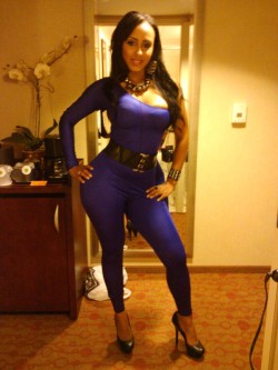  Maaan This Lady Is Thicker Than A Snickers Bar  Lol