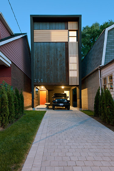 Shaft House, Toronto, Canada by Urbanscape Group
(Via 2Modern Blog)