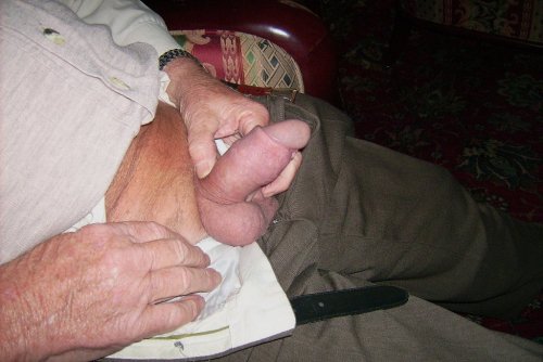 http://senioretgay2.tumblr.com/post/13829640151