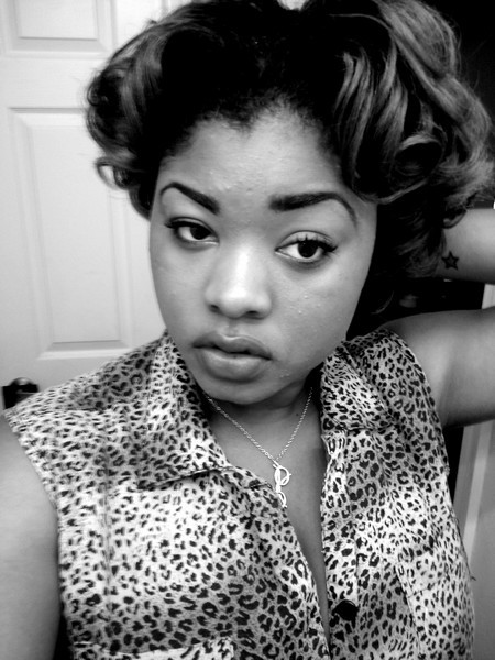 fuckyeahblackbeauties:  http://thelifeofmeleelee.tumblr.com/ 