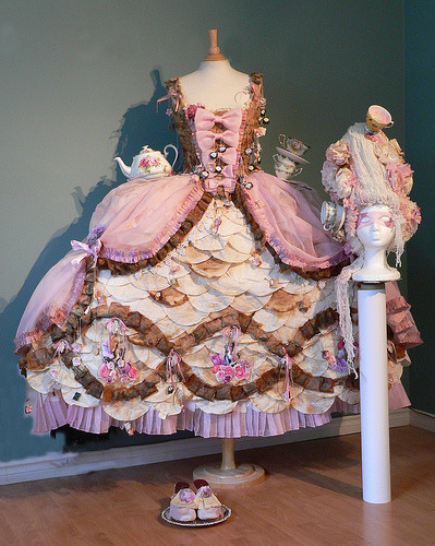 ornamentedbeing:This is so brilliant! The entire dress is made from reused objects  (ie: cofee filte