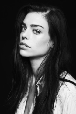 thetrueawesum:  Raina Hein by Roberto Cifuentes 