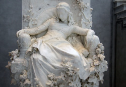 a-l-ancien-regime:  Sleeping Beauty statue
