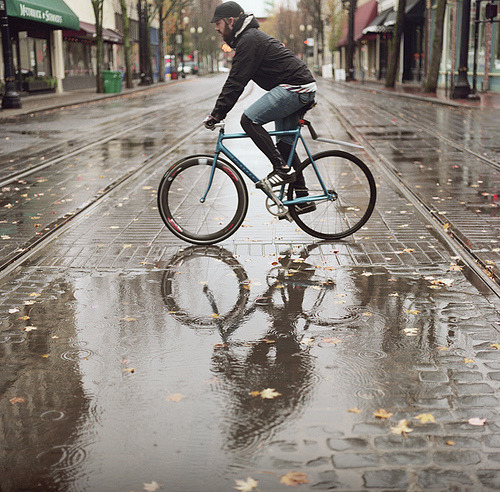 titsandtires:  …in the rain (by Brenton Salo) 