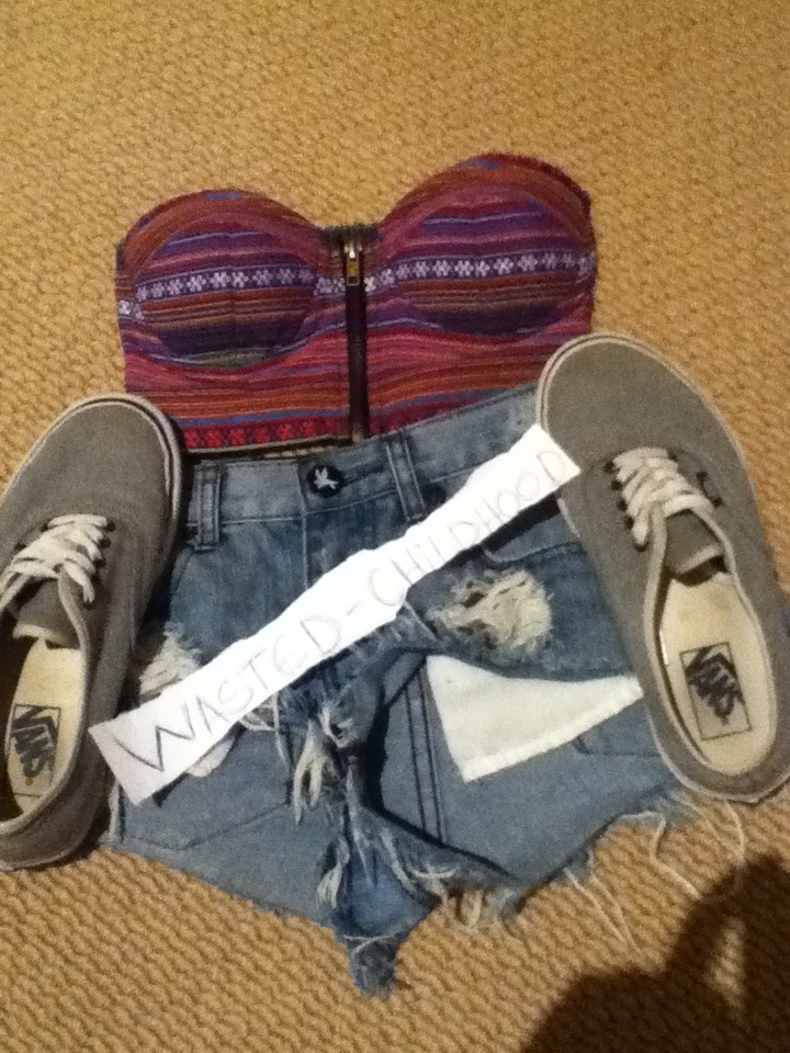 wasted-childhood:  GIVE AWAY! 1 x Mooloola Sangria Candy Tube Top - Size 08 1 x trash