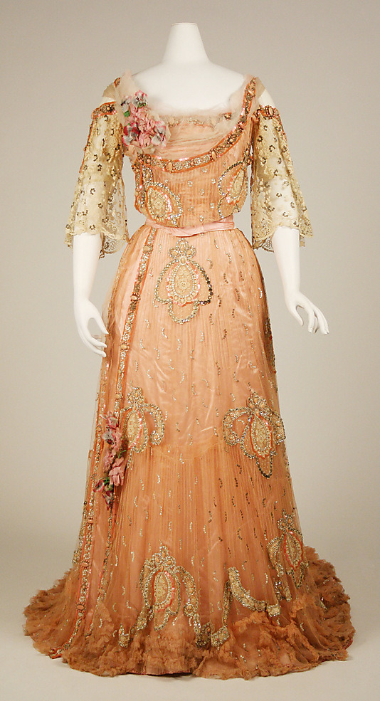 defunctfashion:  ornamentedbeing:  Without a doubt one of my favorite dresses from