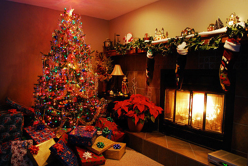 babyimtheillesttt:  One reason why I can’t wait to get my own place .. The holidays. I can’t wait to be able to decorate my own place <3 One day.. Sigh* 
