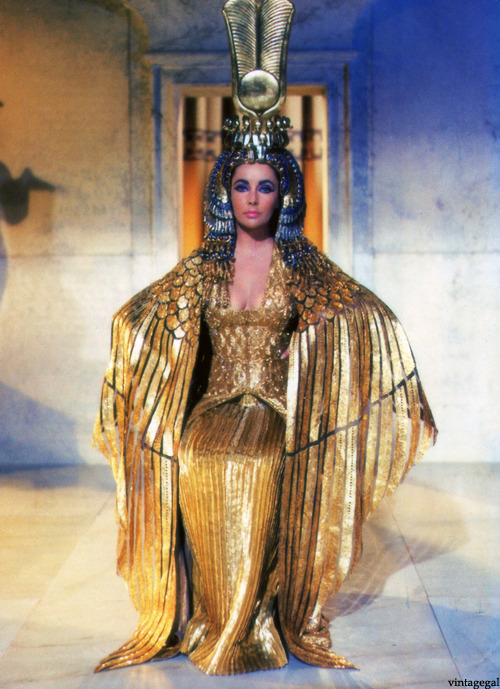 Porn photo perroperezz:   Elizabeth Taylor in Cleopatra