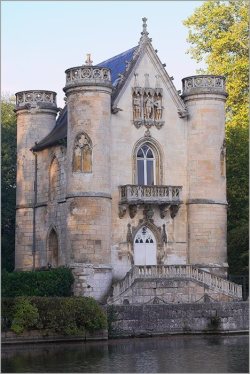 bluepueblo:  Castle of the White Queen, Chantilly, France  photo via naturepixel 