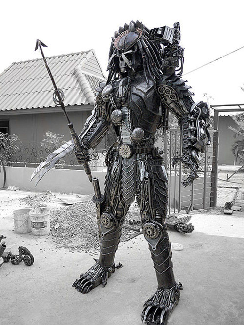 Geekcraft of the day: Junk metal Predator is pure badassery
Made by Kreatworks, this 8 foot tall Predator will run you $7600 minus shipping… so if you’ve got the bank, you could make someone’s Christmas pretty fantastic. Hint hint.
Via